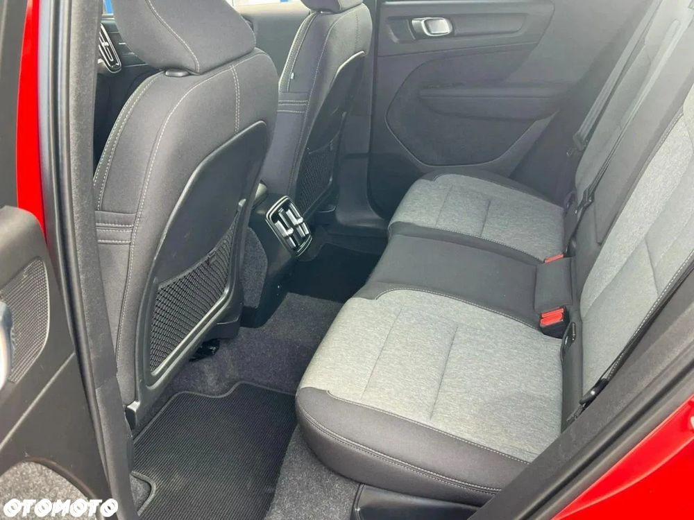 Volvo XC 40 B4 B AWD DKG Plus Bright - 26