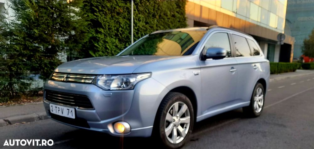 Mitsubishi Outlander 2.0 4WD - 7