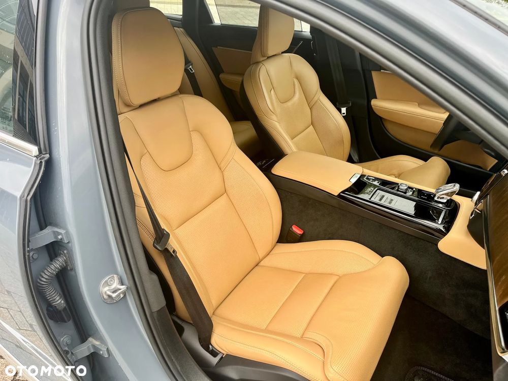 Volvo V90 T6 AWD Plug-In Hybrid Plus Bright - 24