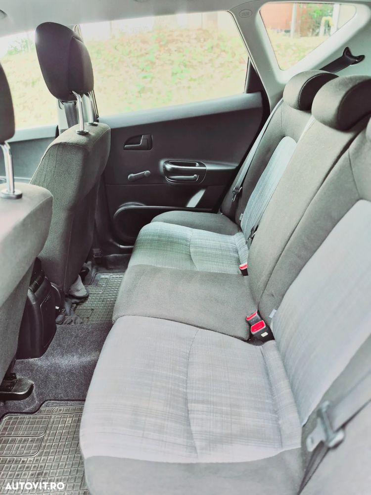 Kia Ceed 1.6 GDI Dream Team Edition - 13