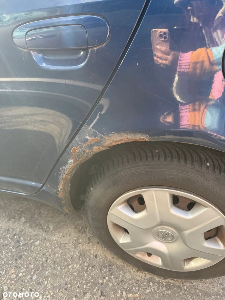 Toyota Yaris 1.0 Base - 24