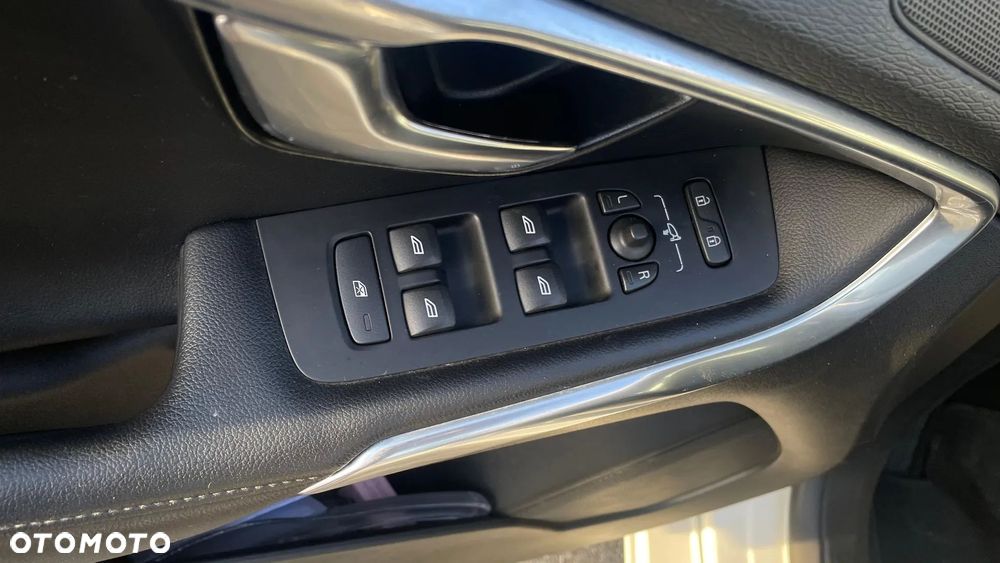 Volvo V40 D4 Inscription - 11