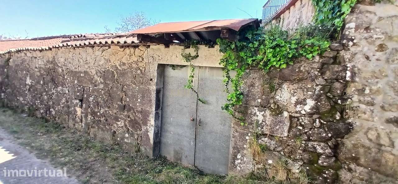 Casa Antiga com Vista Campestre em Aguiar, Barcelos - Grande imagem: 2/9