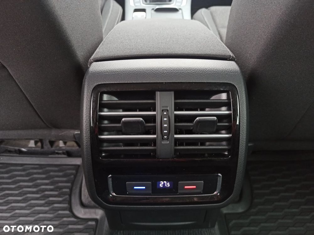 Volkswagen Passat - 22