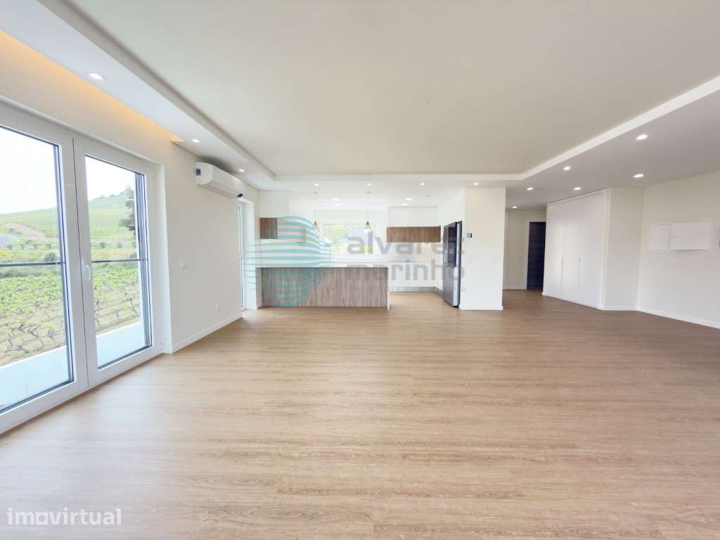 Penthouse T4, com 2 terraços, 2 varandas, 5 lugares de estacionamento - Grande imagem: 4/41