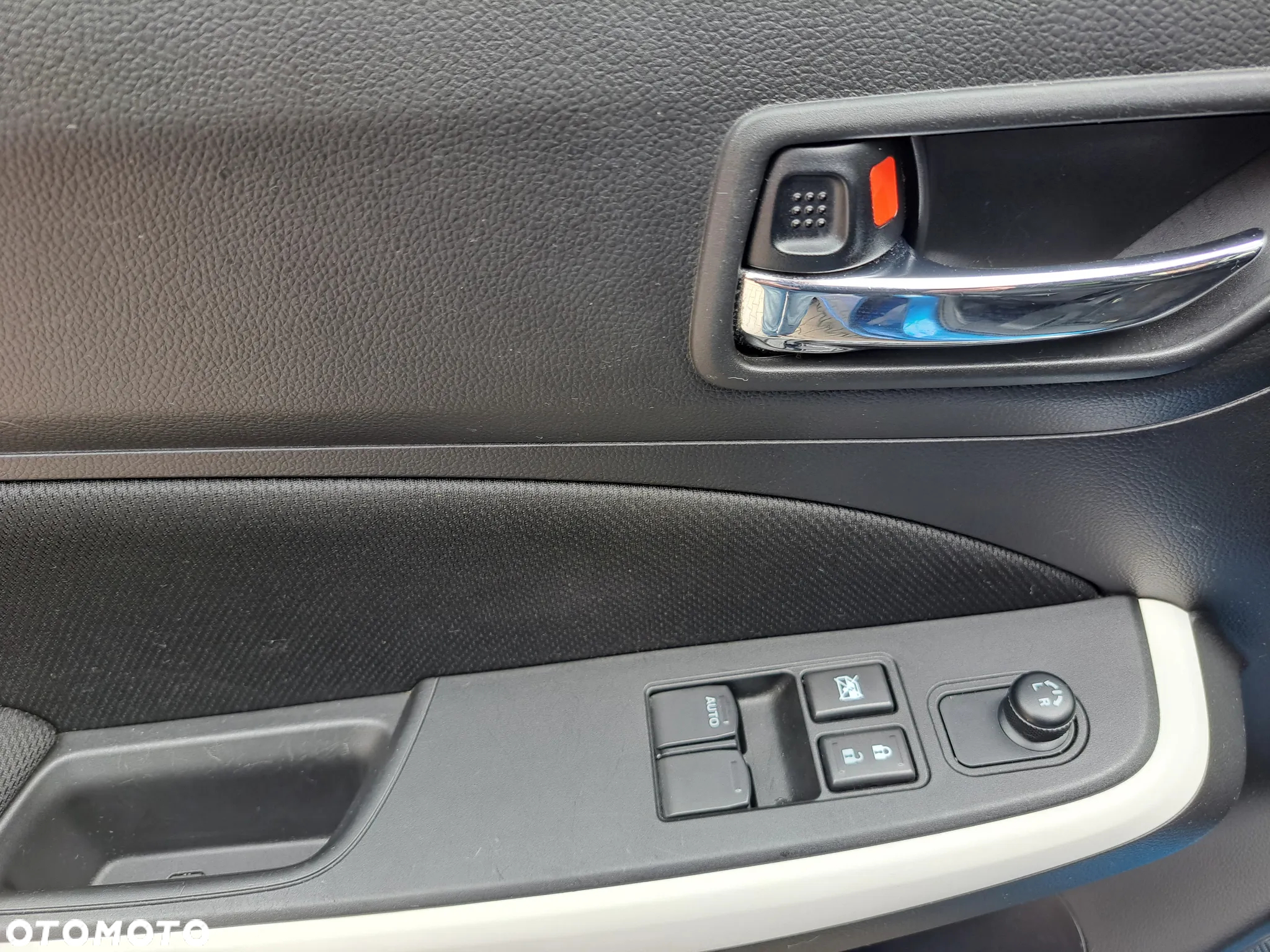 Suzuki Swift 1.2 Premium Plus CVT - 4