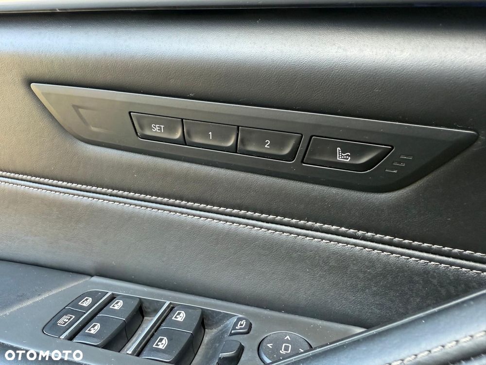 BMW Seria 5 M550i xDrive - 13