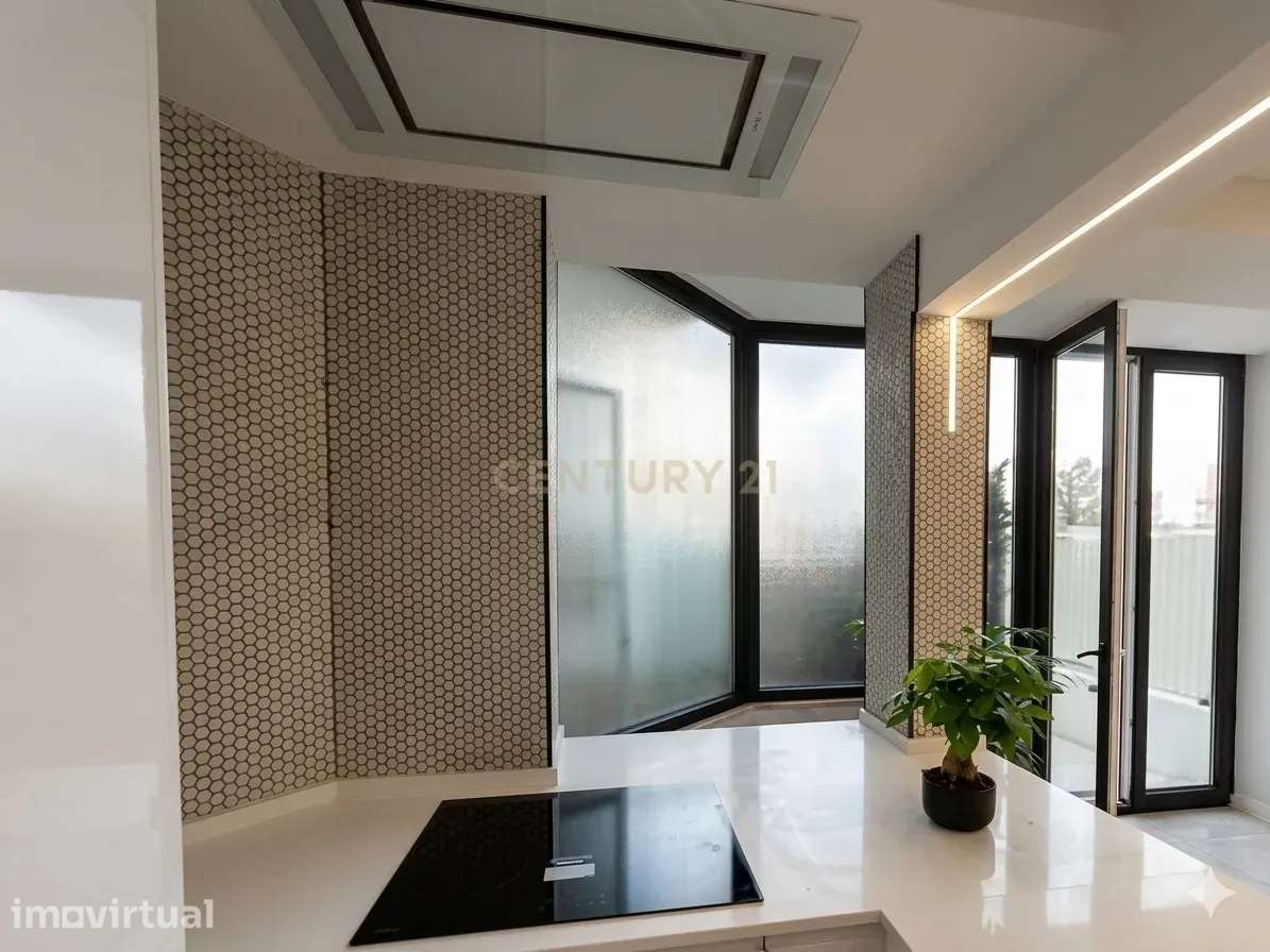 T2 Renovado e Mobilado para Arrendamento em Paço de Arcos - Grande imagem: 2/9