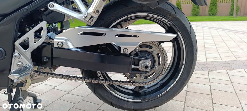 Suzuki GSX - 32
