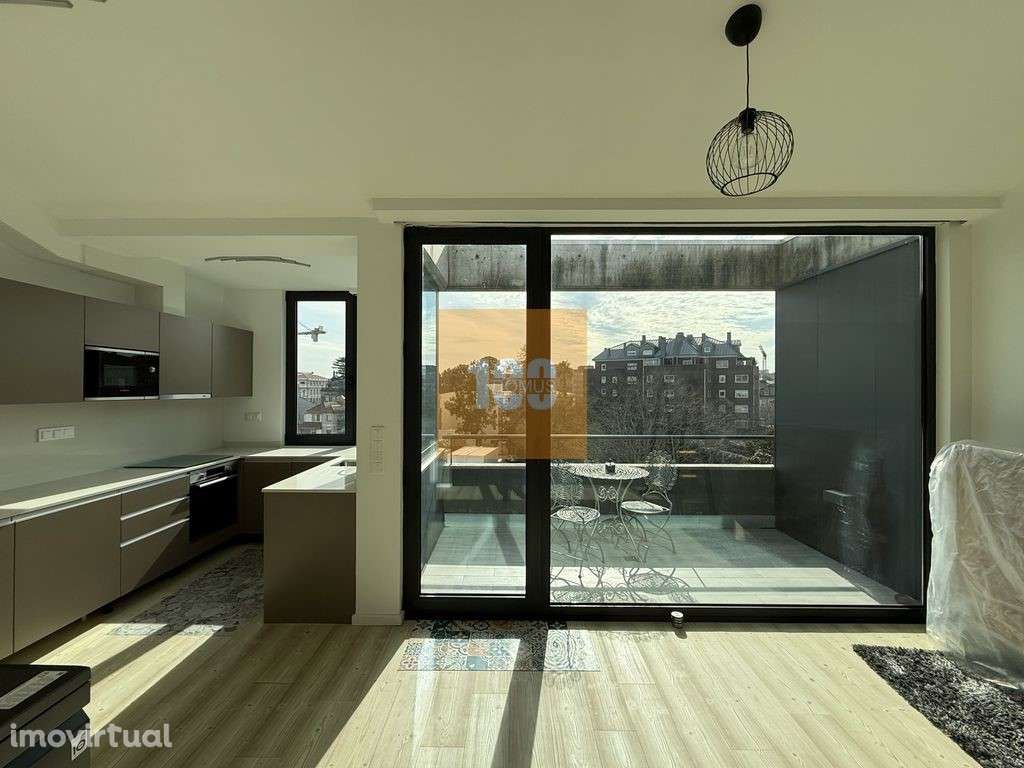 T1 duplex na Rua Miguel Bombarda - Grande imagem: 2/16