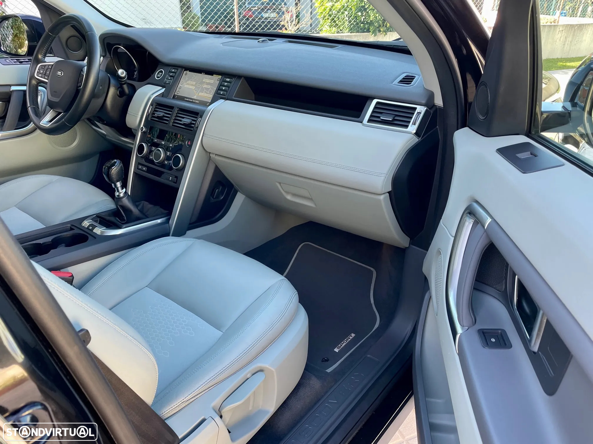 Land Rover Discovery Sport 2.0 TD4 SE - 40