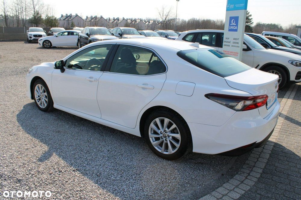 Toyota Camry - 10