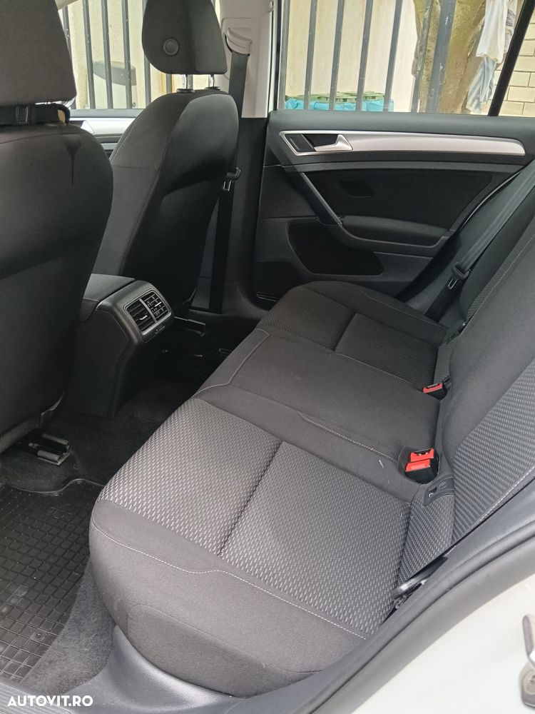 Volkswagen Golf - 11