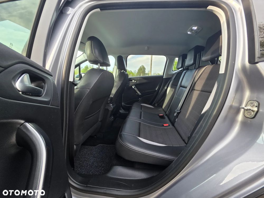 Peugeot 2008 BlueHDi 100 STOP & START Allure - 24