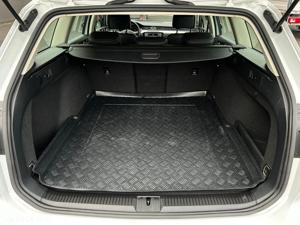 Volkswagen Passat - 9