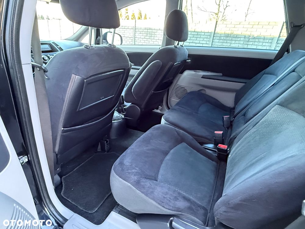 Mitsubishi Grandis - 24