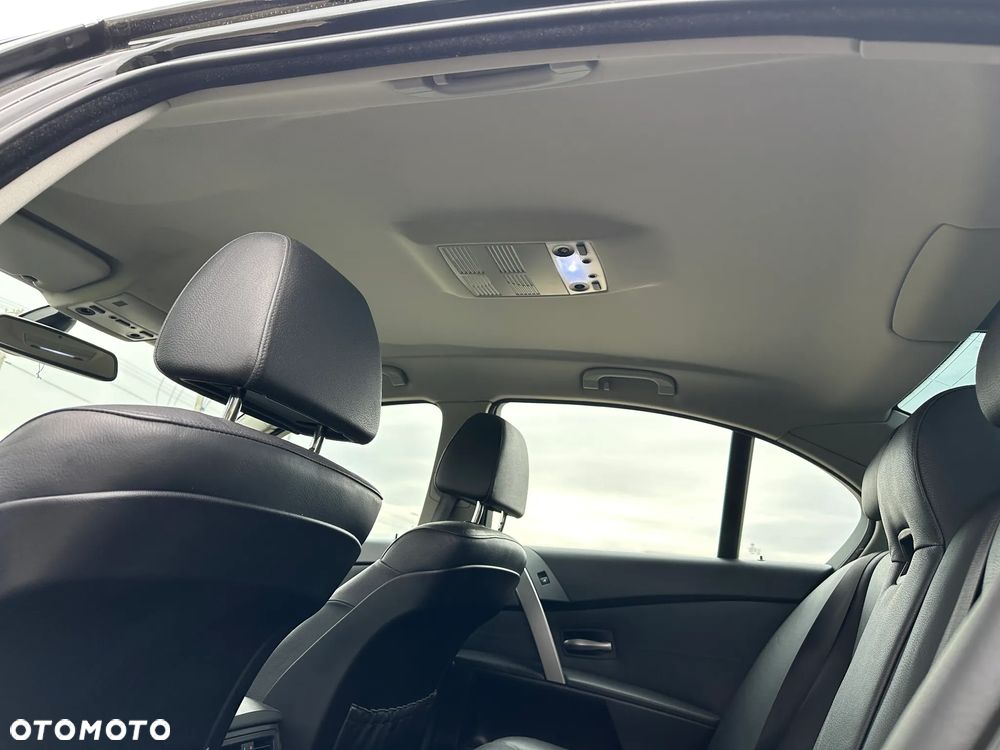 BMW Seria 5 525i - 28