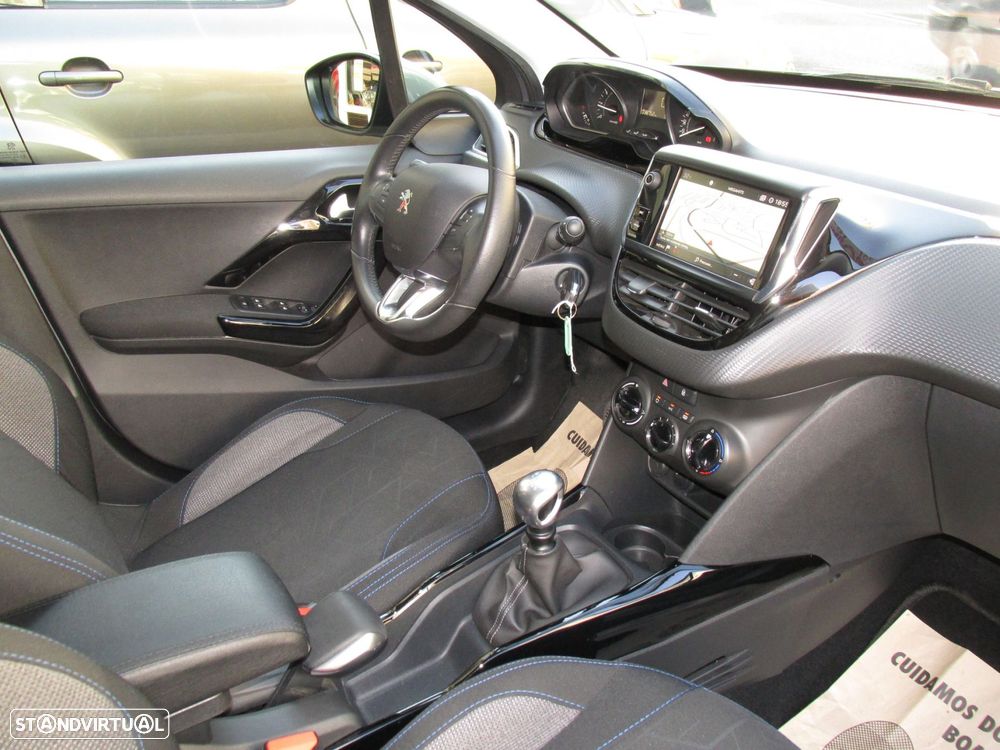 Peugeot 2008 1.2 PureTech Signature - 15