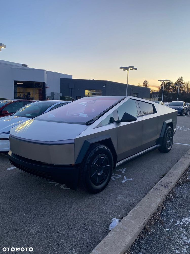 Tesla Cybertruck - 16
