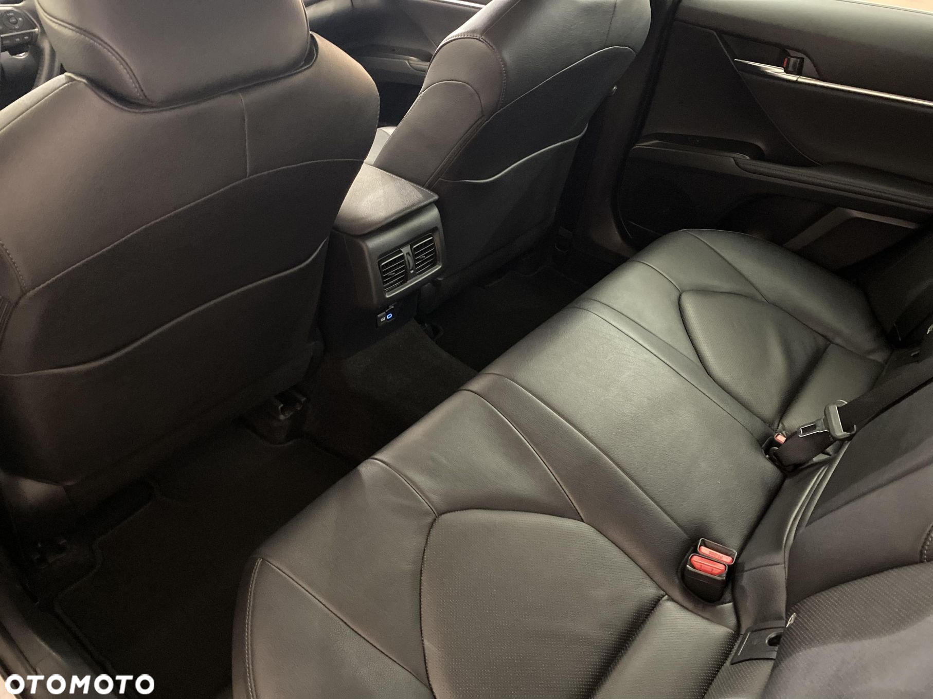 Toyota Camry 2.5 Hybrid Executive CVT - 11