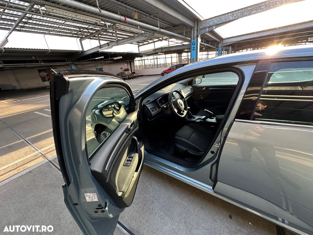 Renault Megane TCE 140 Techno - 11