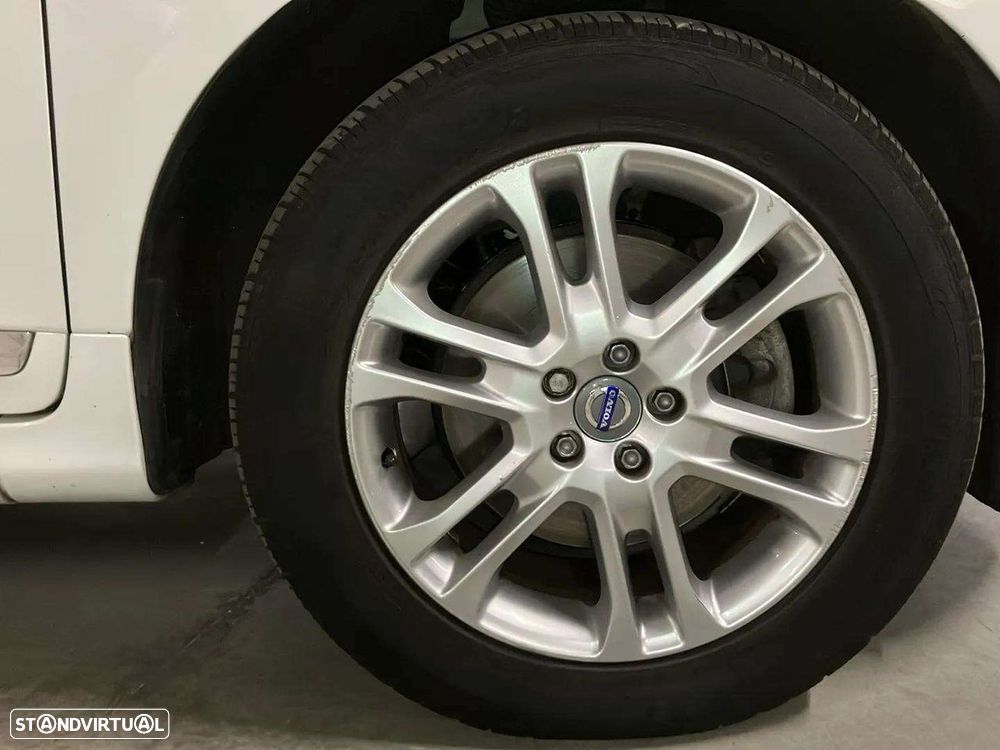 Volvo XC 60 2.0 D4 Momentum Plus Geartronic - 17