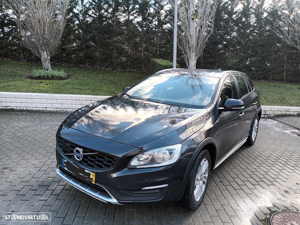 Volvo V60 Cross Country 2.0 D3 Momentum Geartronic - 1