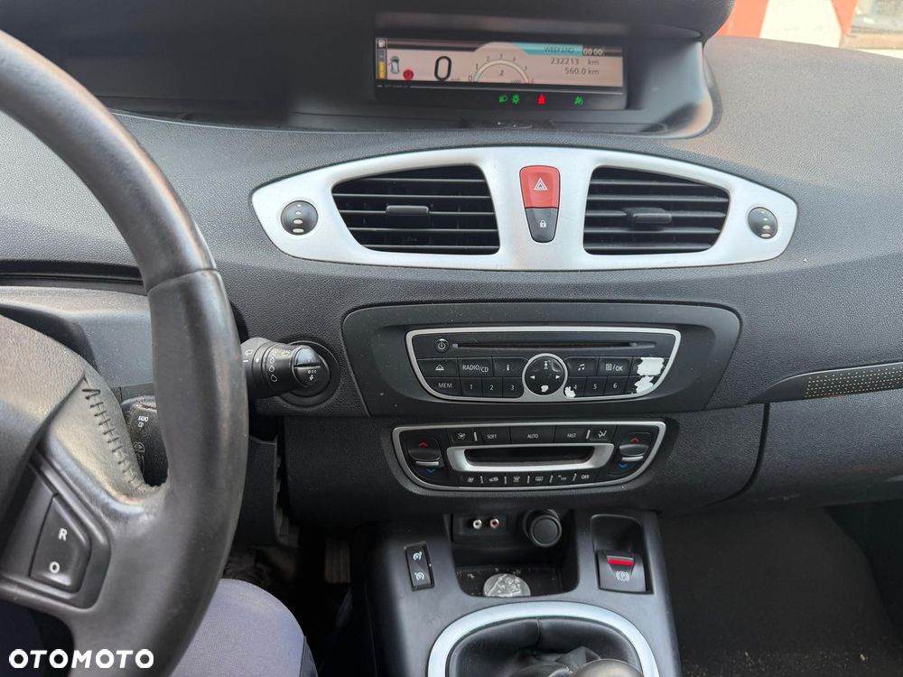 Renault Scenic 2.0 dCi Privilege - 8