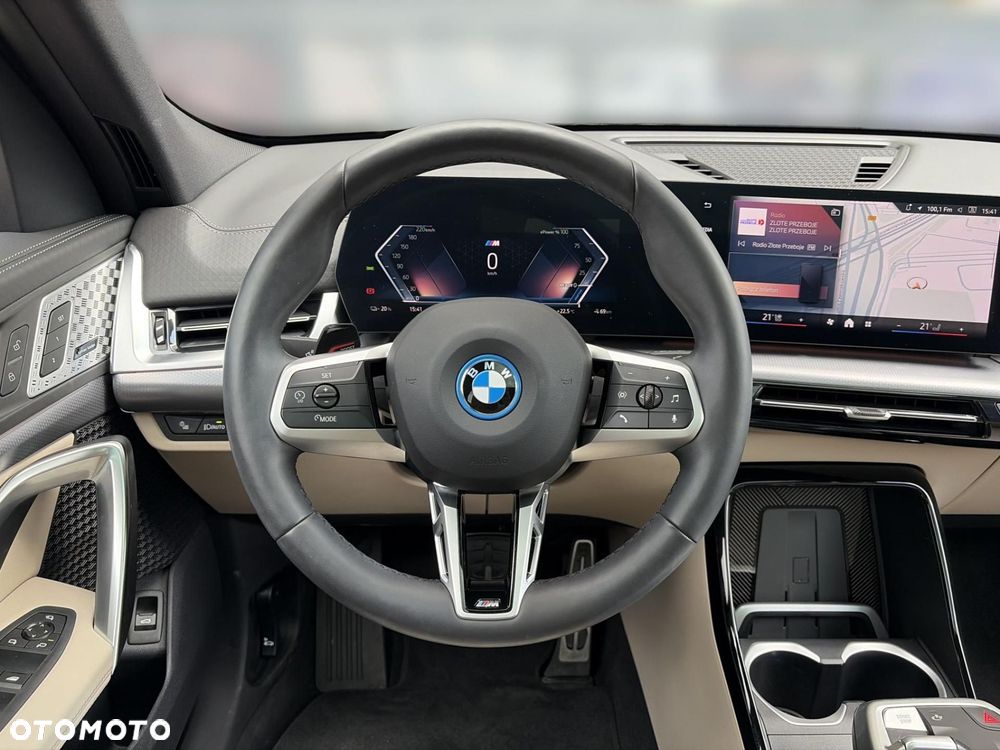 BMW iX2 - 12