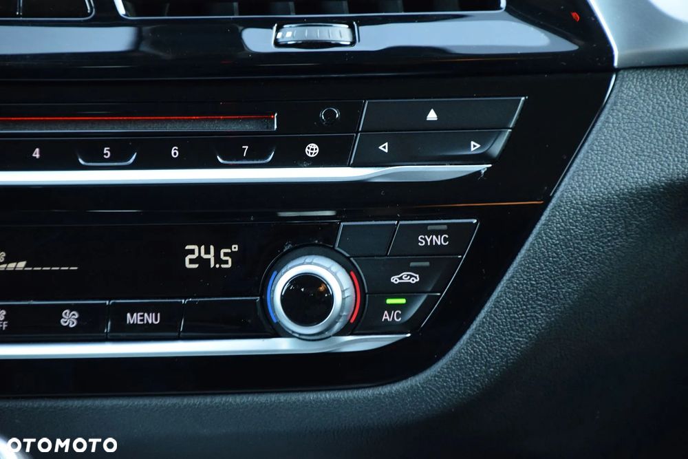 BMW Seria 5 518d - 21