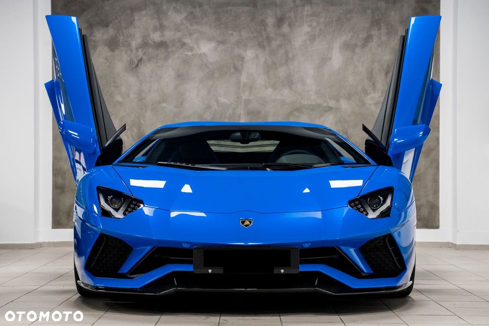 Lamborghini Aventador - 2
