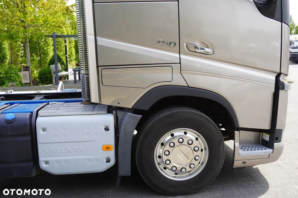 Volvo FH16 750 8x4x4 / 750 KM! / Rama do zabudowy / 4. oś skrętna i podnoszona - 12