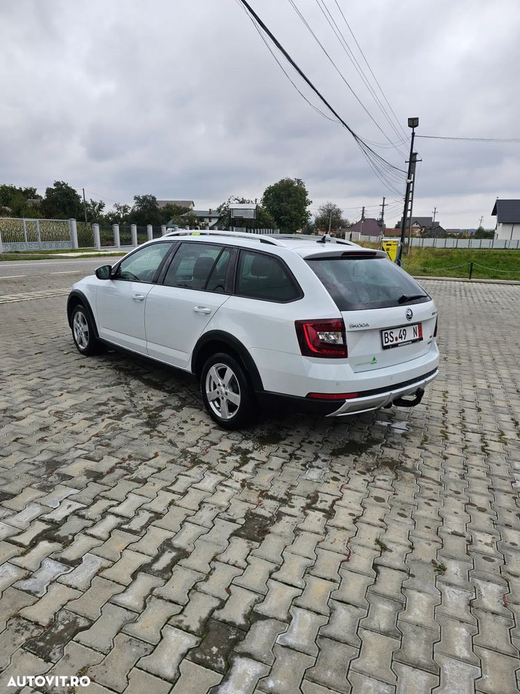 Skoda Octavia Combi 2.0 TDI DSG 4X4 Scout - 5