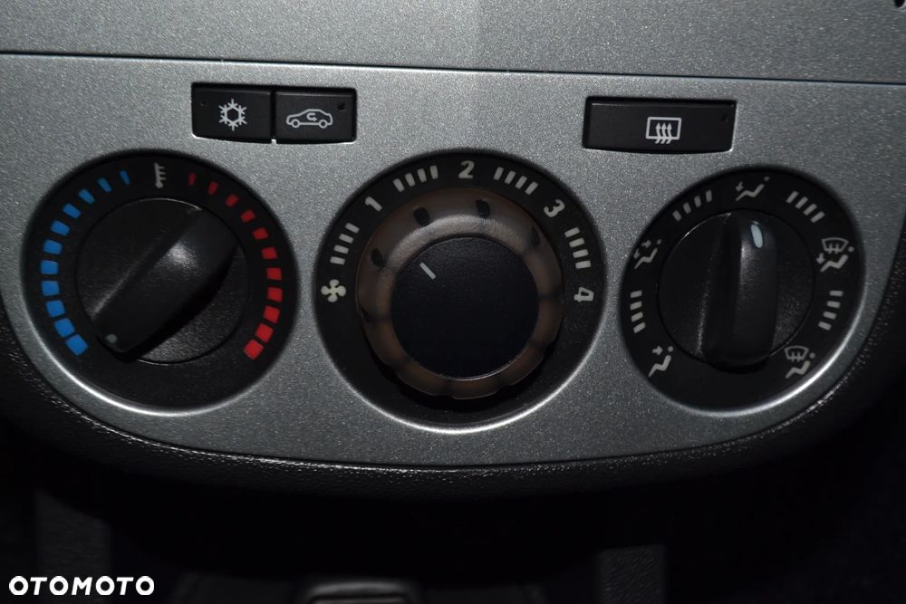 Opel Corsa 1.4 Cosmo - 24