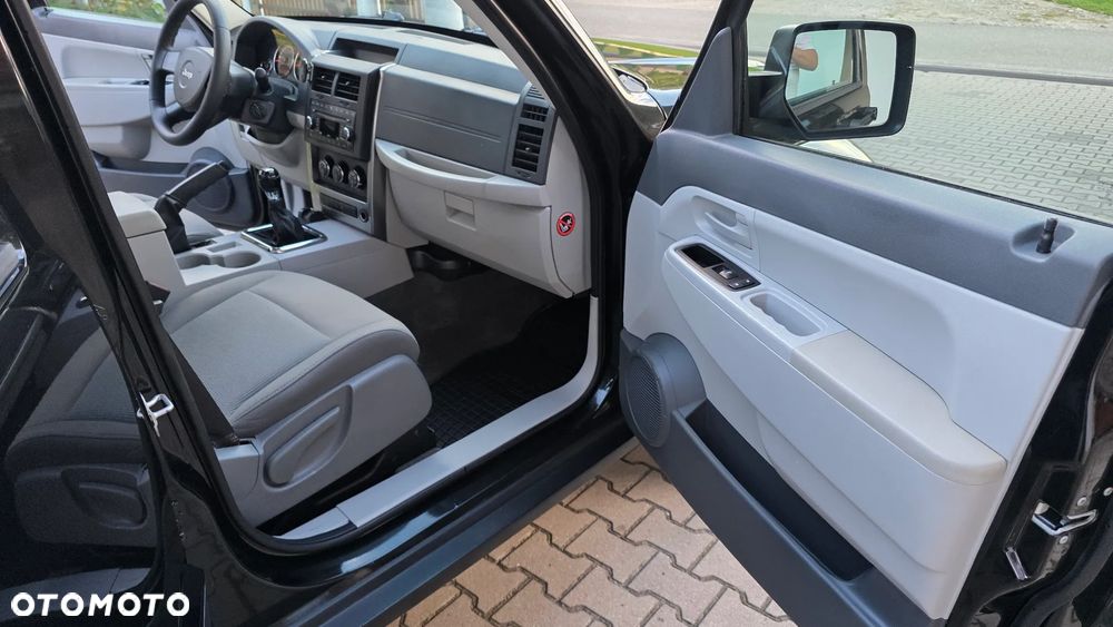 Jeep Cherokee 2.8 CRD DPF Sport - 26