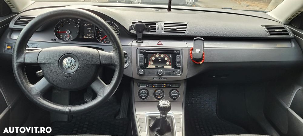 Volkswagen Passat 2009 photo 2