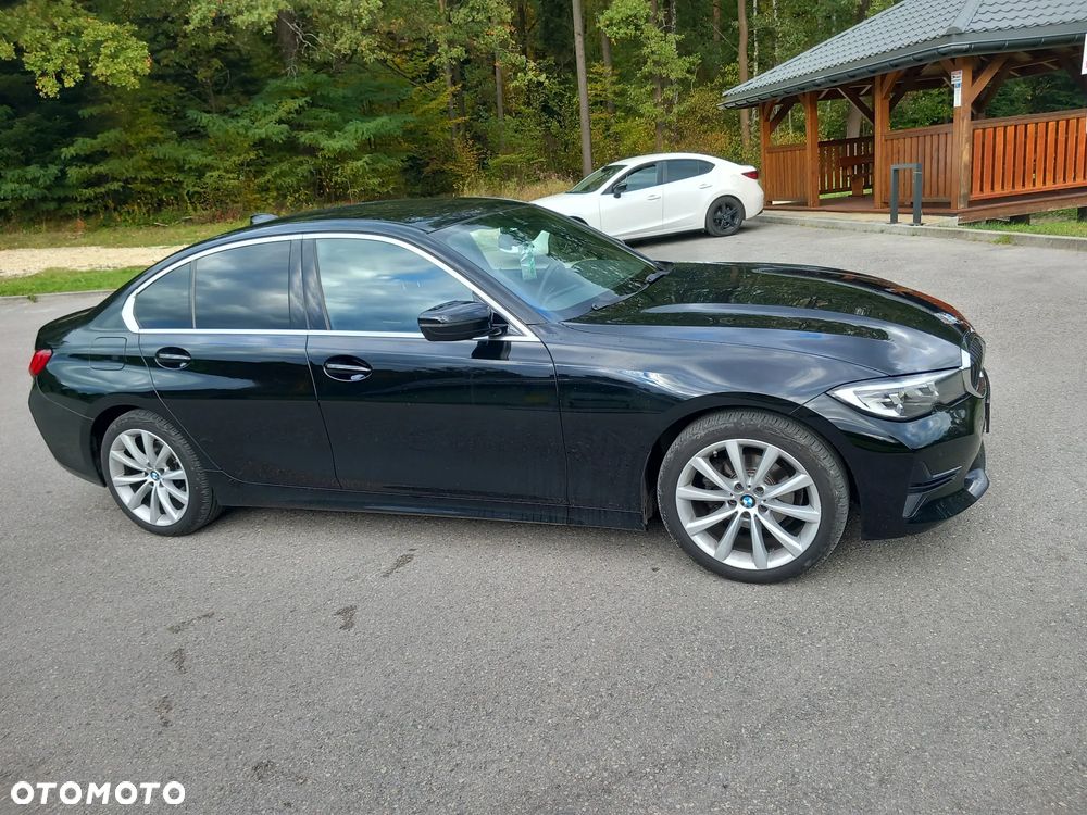 BMW Seria 3 2021 photo 2