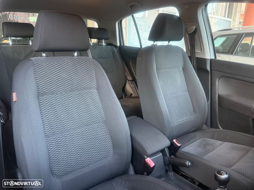 VW Golf Plus 1.6 TDi Highline - 44