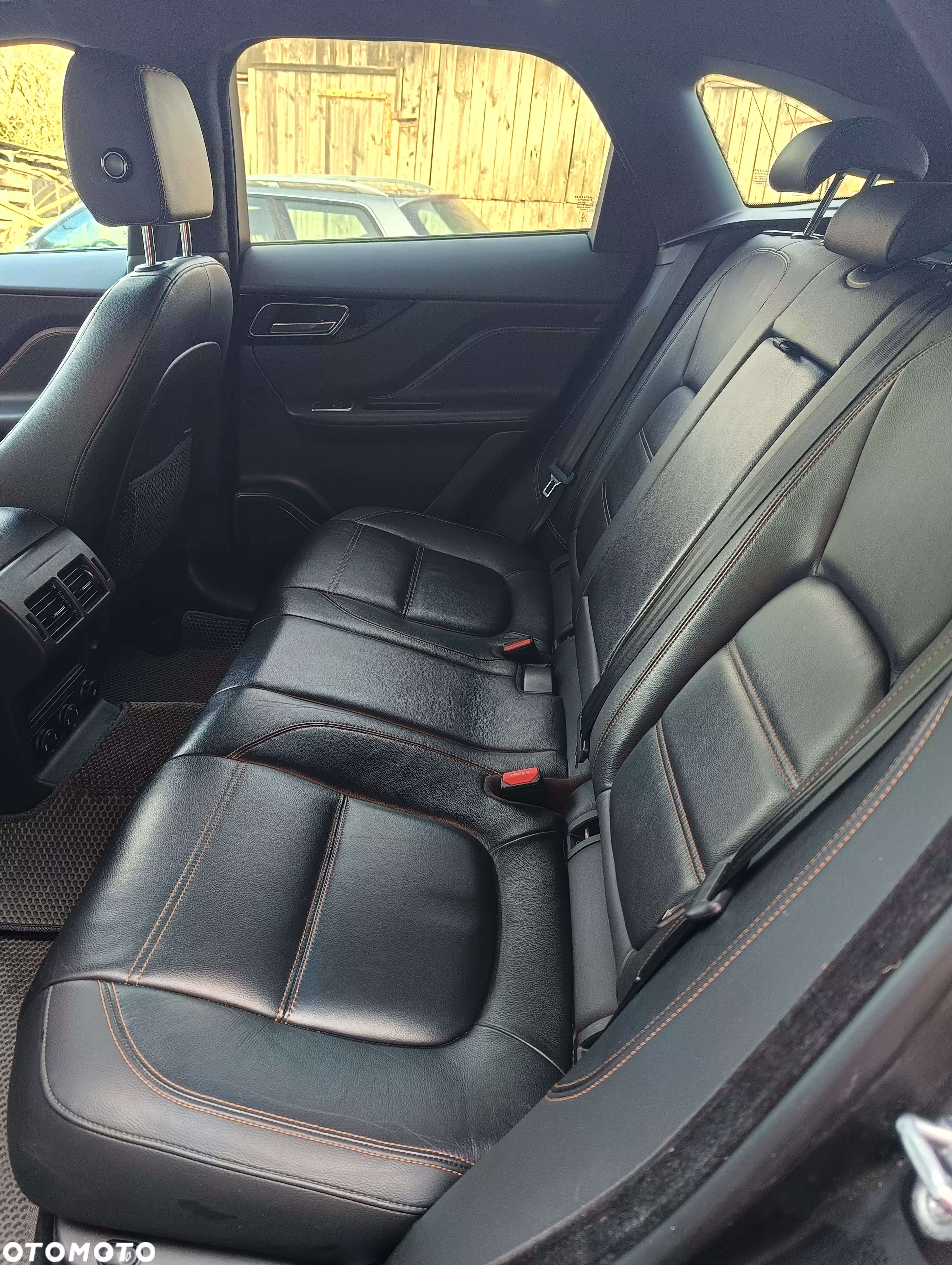 Jaguar F-Pace 2.0 i4D AWD Prestige - 11