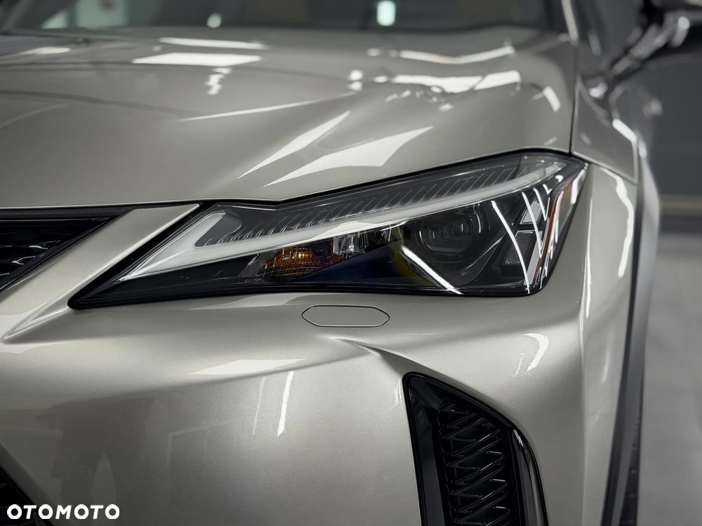 Lexus UX 300h F Sport Design - 31