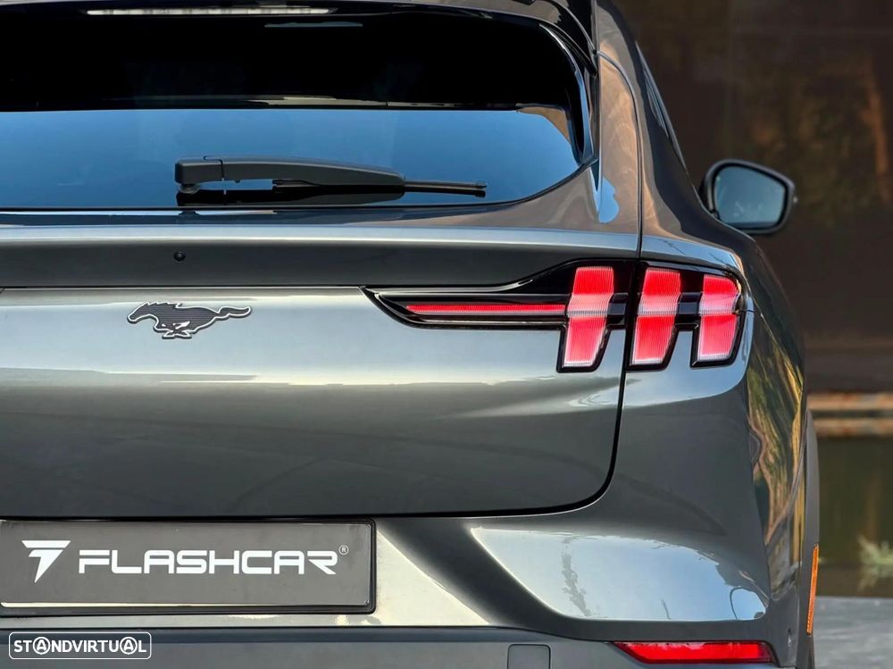 Ford Mustang Mach-E 75.7 kWh Premium AWD - 31