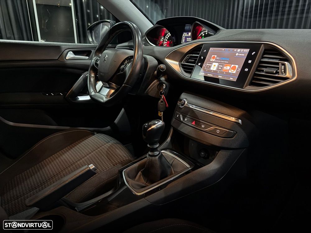 Peugeot 308 SW 1.2 PureTech Active Pack - 26