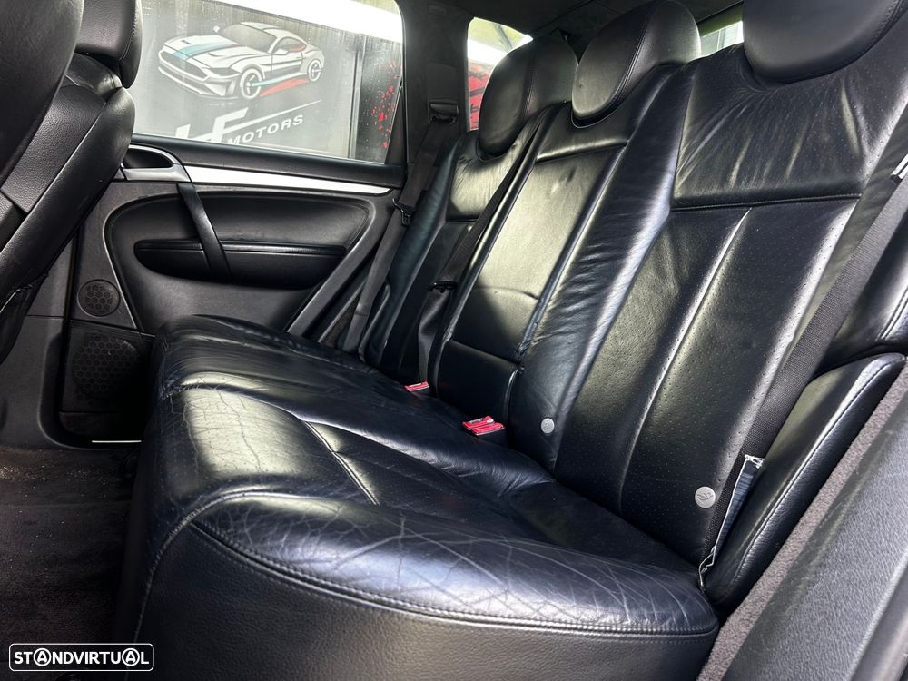 Porsche Cayenne Turbo - 38