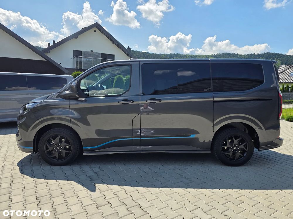 Ford Tourneo Custom 320 L1H1 VA Autm Sport - 2