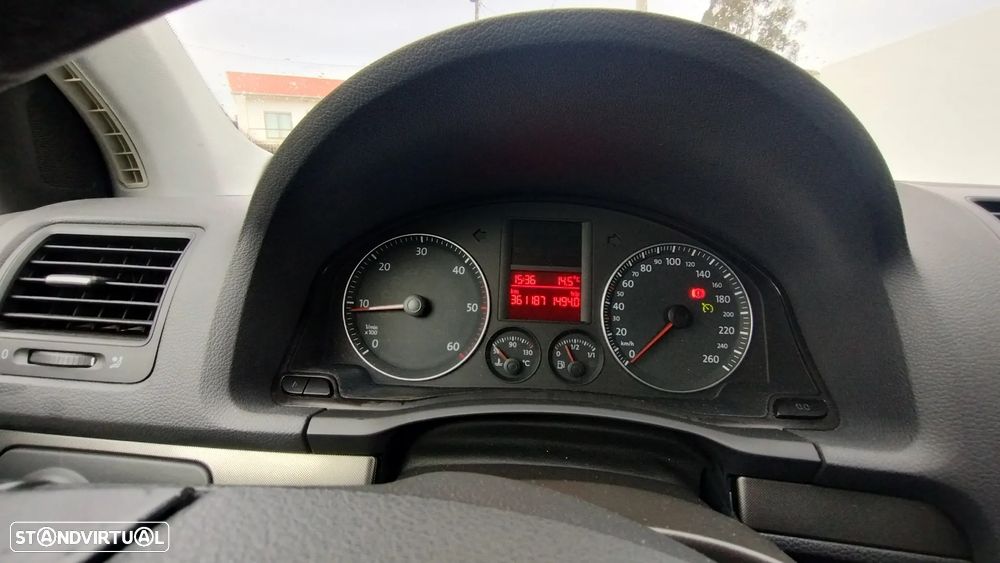 VW Golf 2.0 TDi Confortline - 6