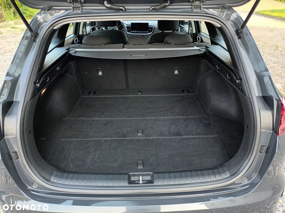 Kia Ceed - 11