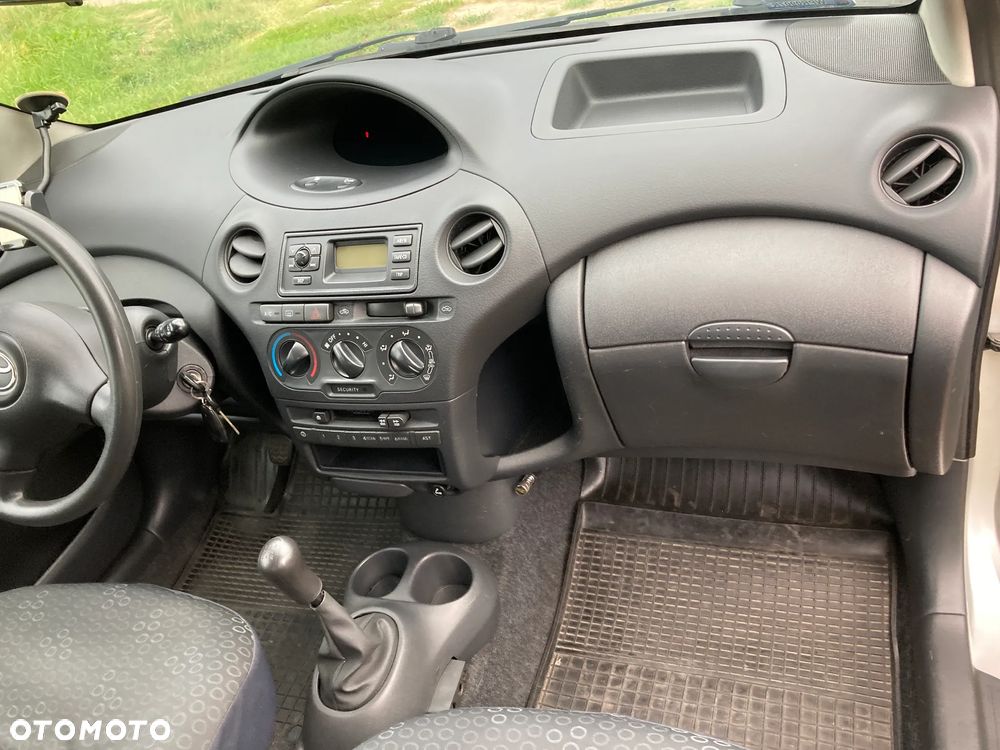 Toyota Yaris 1.0 Base - 12