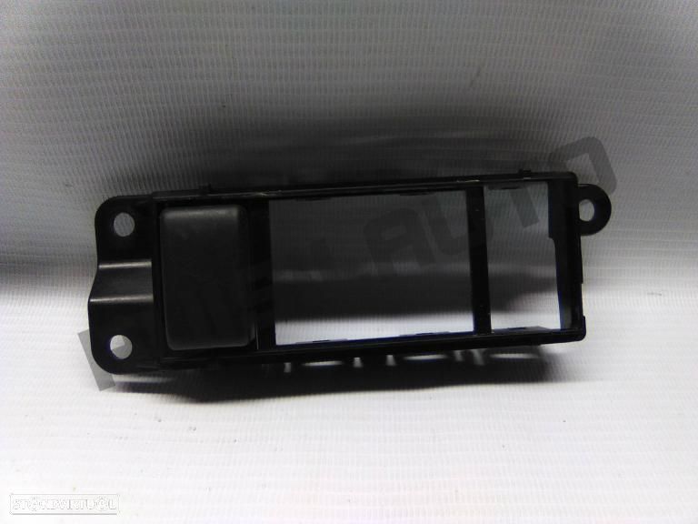 Moldura De Botões Lateral  Nissan Juke I (f15) [2010_2019] 1.5 - 1