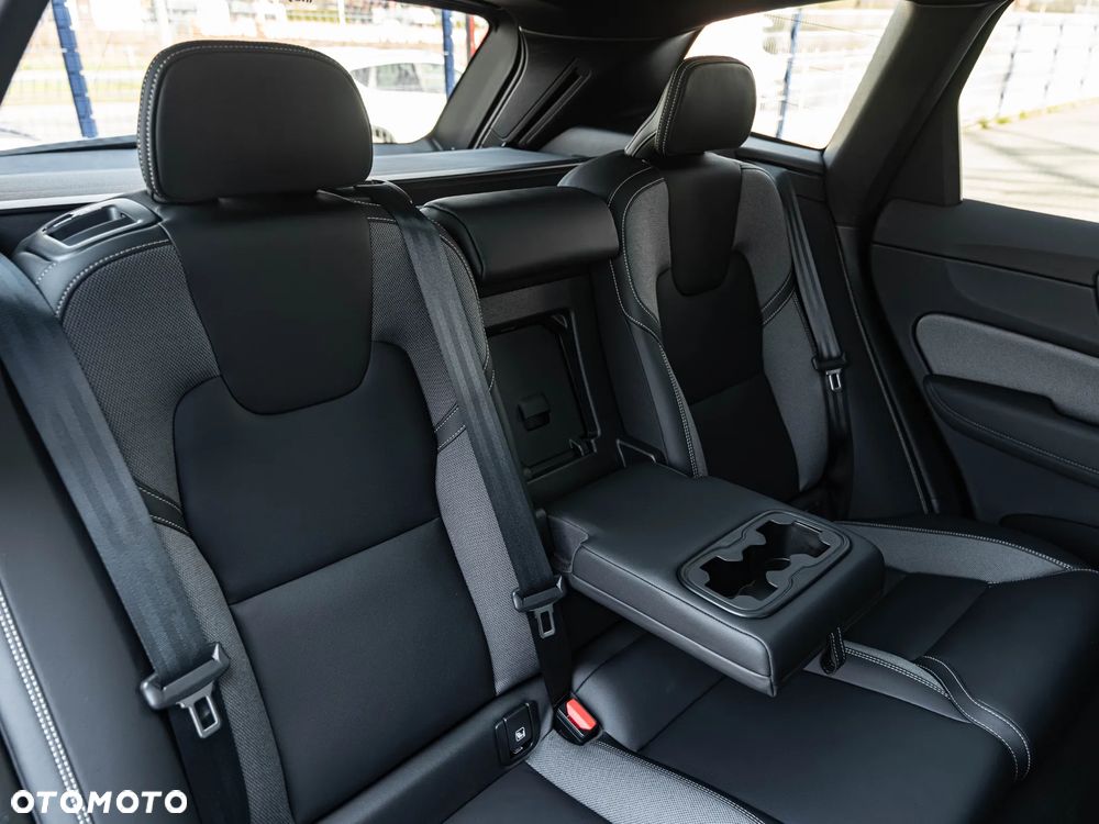 Volvo XC 60 B5 B AWD Plus Dark - 25