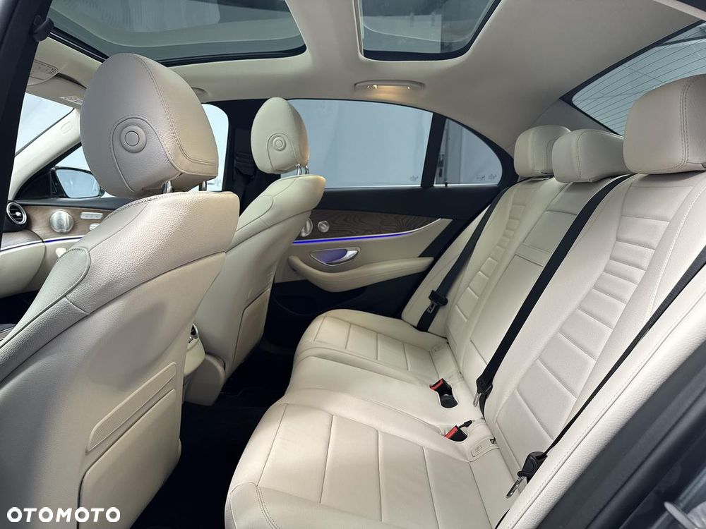 Mercedes-Benz Klasa E 220 d 4-Matic AMG/Avantgarde - 21